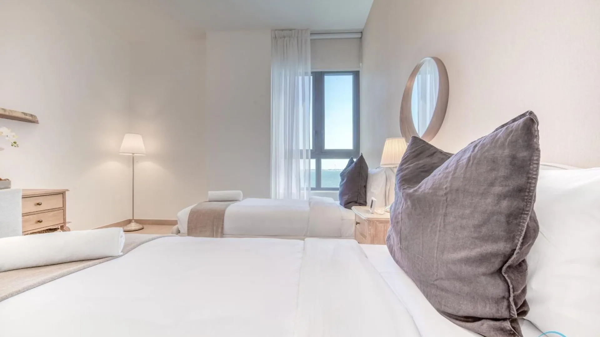 Peaceful 4Br Penthouse With Assistant Room At Le Pont Jumeirah By Deluxe Holiday Homes Dubai