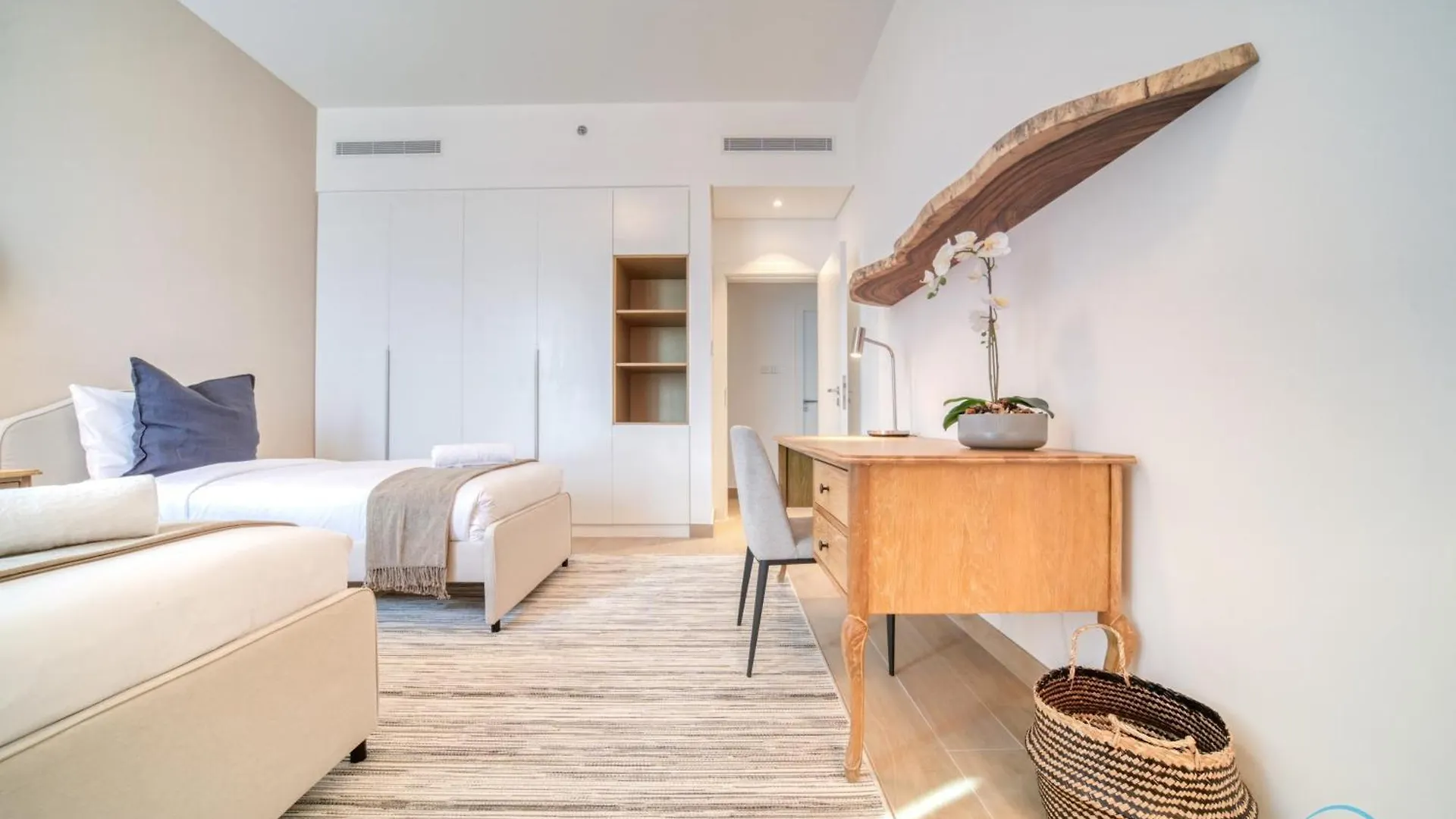 Peaceful 4Br Penthouse With Assistant Room At Le Pont Jumeirah By Deluxe Holiday Homes Dubai